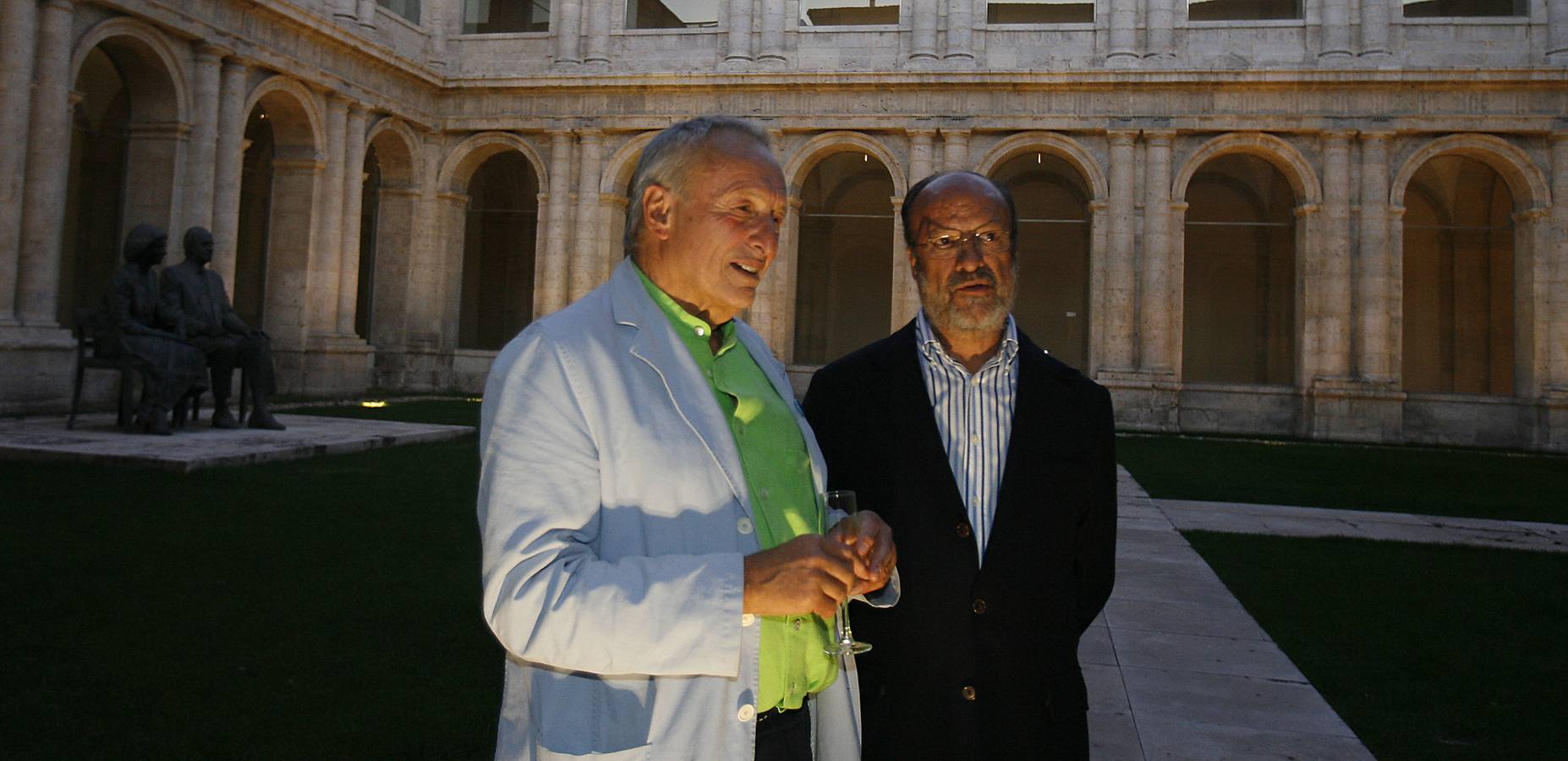 26.09.08 Richard Rogers, arquitecto que posiblemente diseñará la futura estación intermodal, junto al alcalde de Valladolid, Francisco Javier León de la Riva, charlan en el Patio Herreriano.