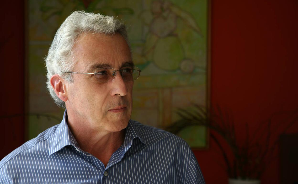 El profesor Teixeira Coelho.