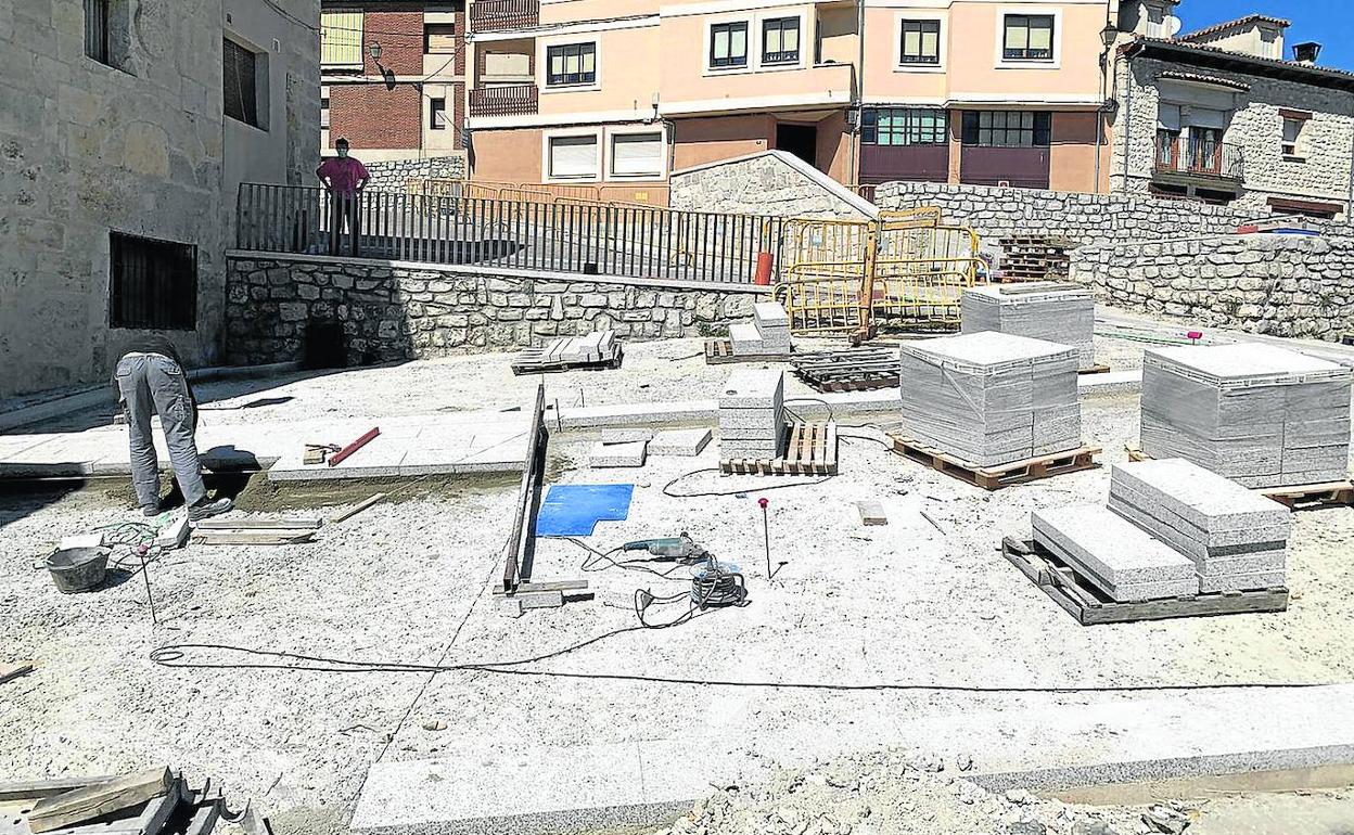 Trabajos de remodelación de la plaza del Campo, en Cuéllar. 