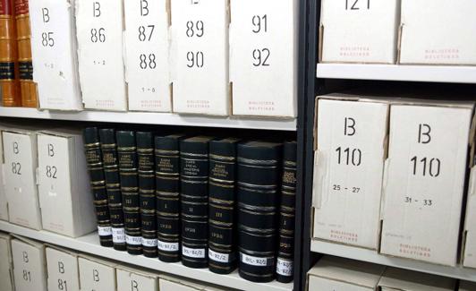 Cajas con documentos en el Archivo de Salamanca.