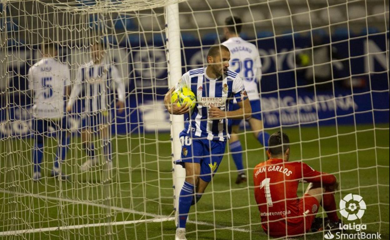 Yuri, que hizo un doblete, celebra un gol en un partido anterior