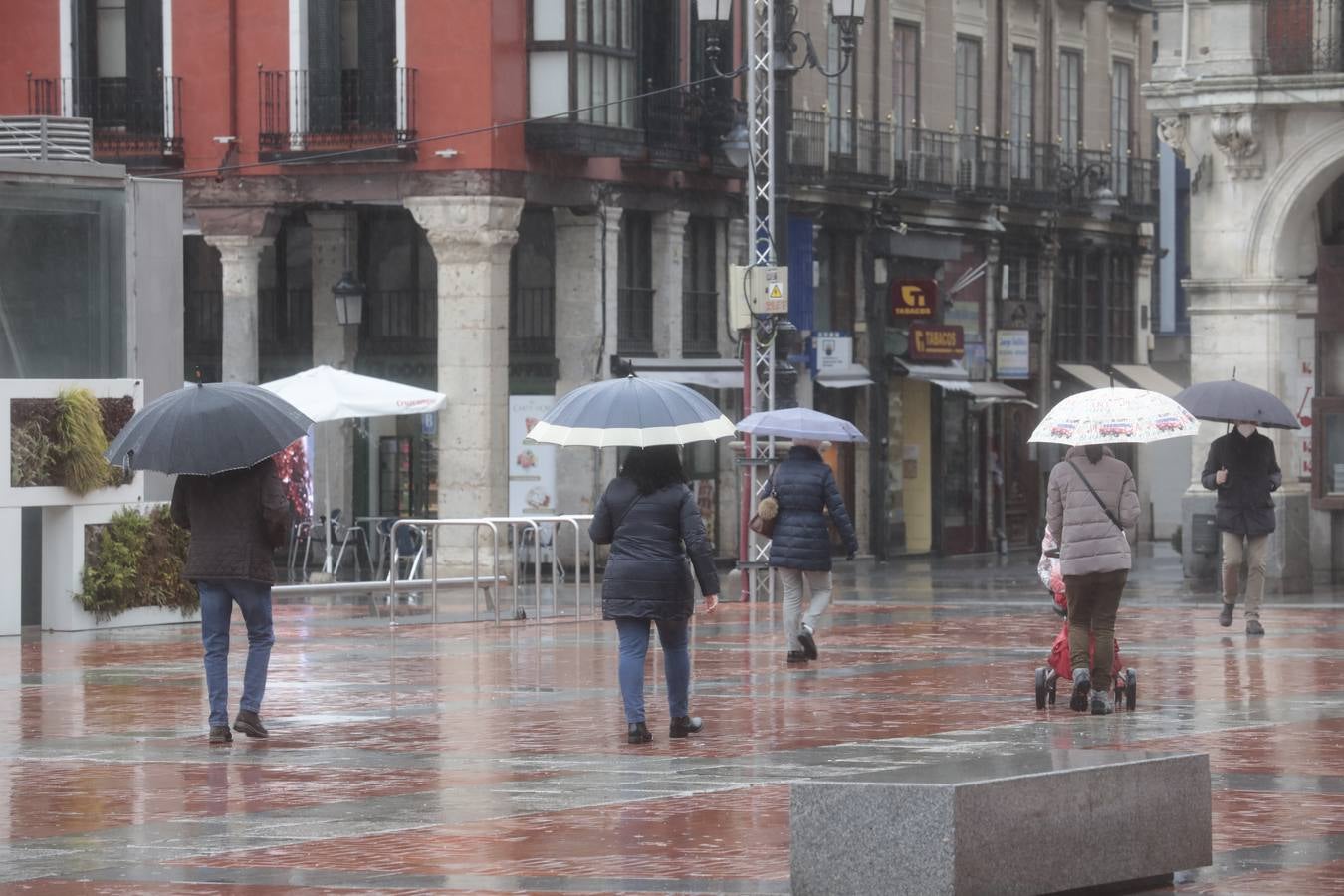 Fotos: Día de lluvia en Valladolid