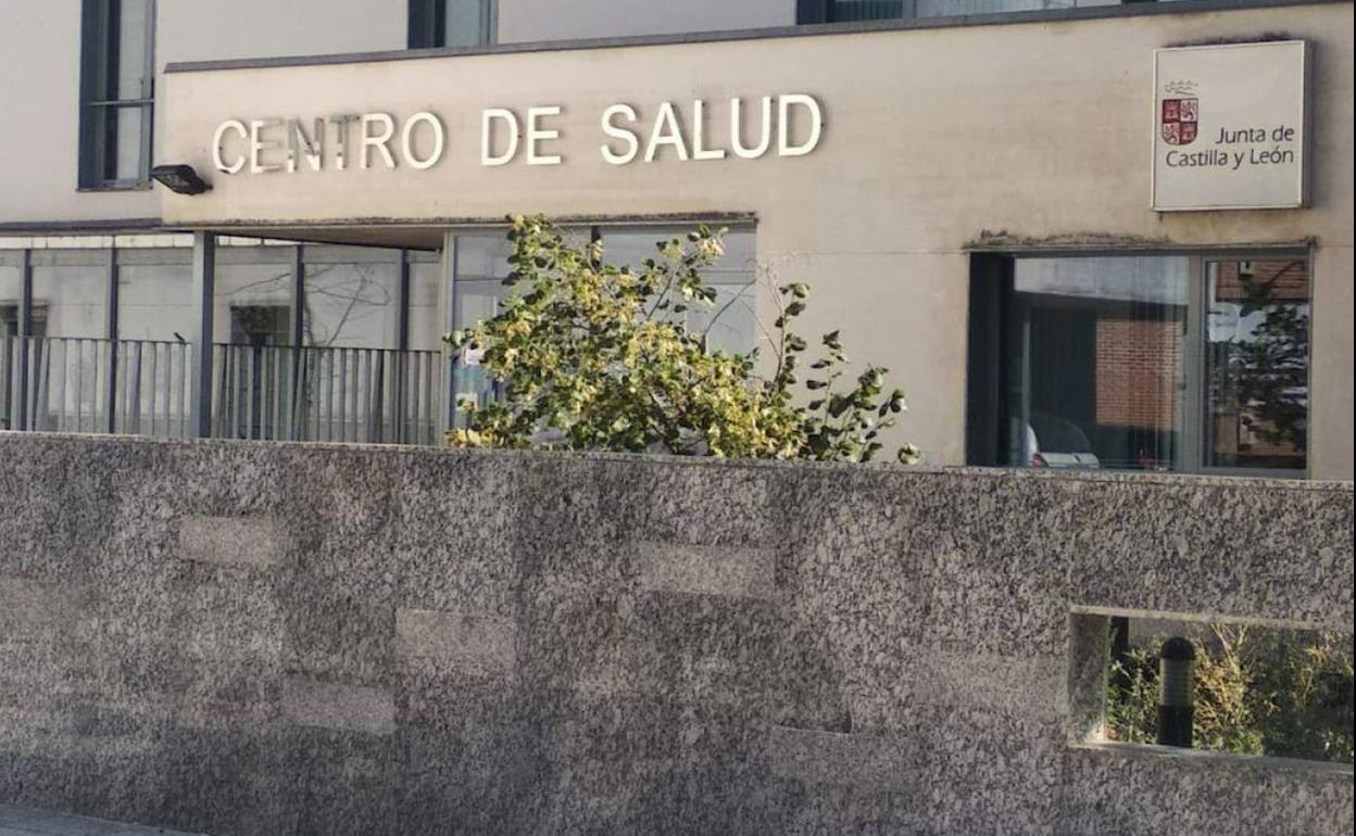 Fachada principal del centro de salud de Vitigudino