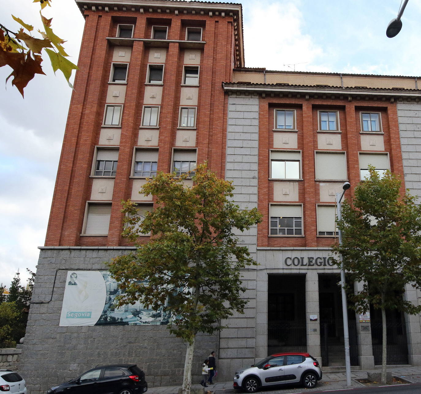 Fachada del colegio Claret de Segovia.