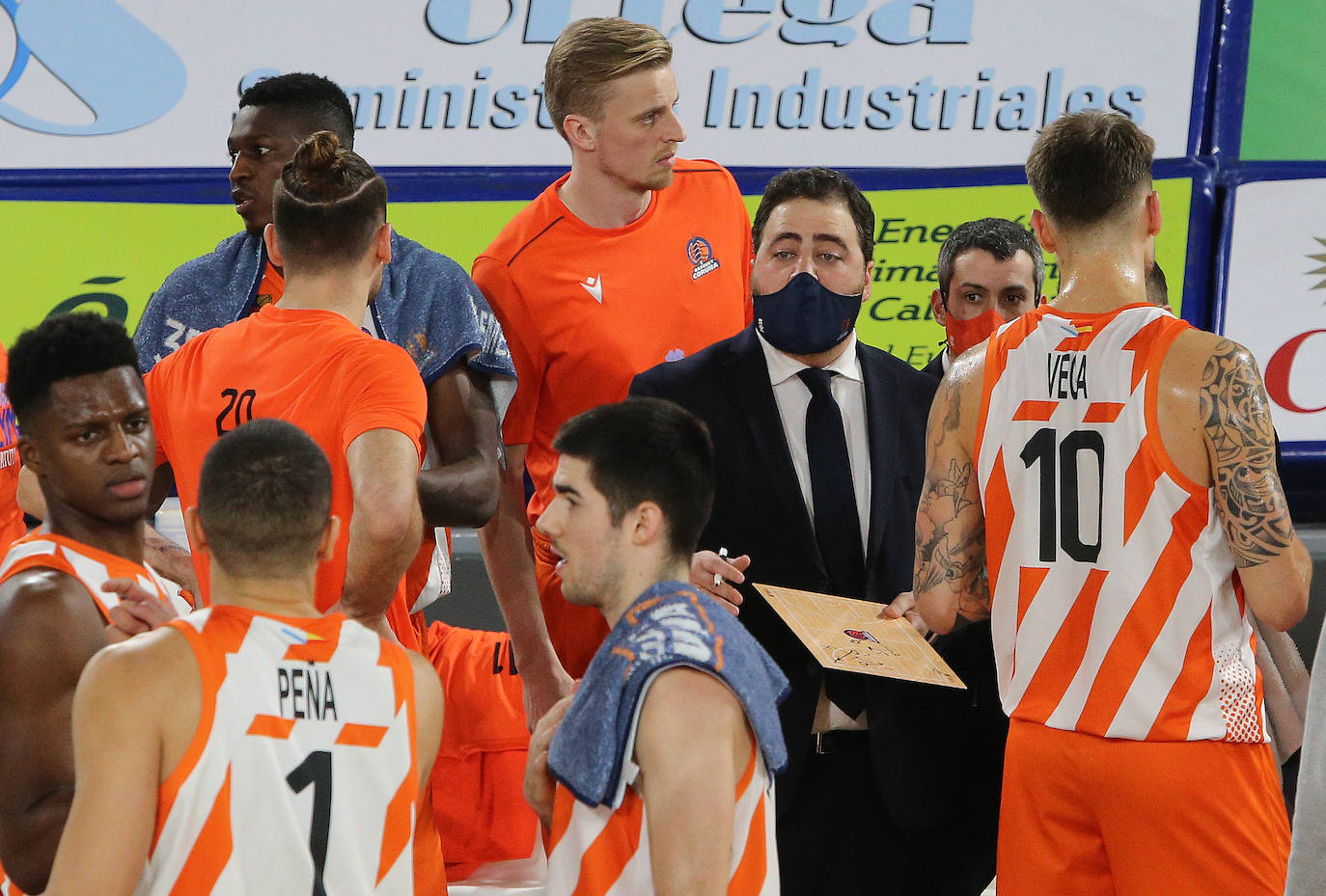 Derrota del equipo de Arturo Álvarez ante los pupilos del exentrenador morado Sergio García.