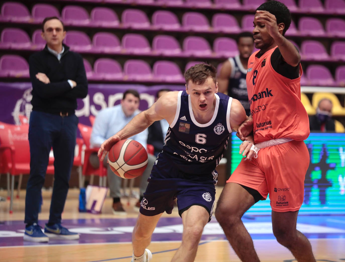 Partido entre el Clínica Sur-Aspasia y el Liberbank Oviedo.