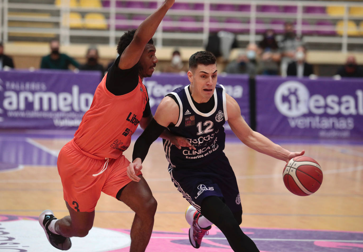 Partido entre el Clínica Sur-Aspasia y el Liberbank Oviedo.