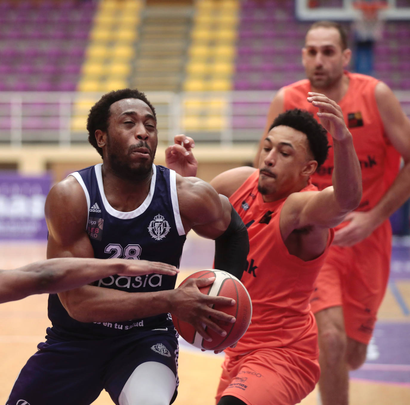 Partido entre el Clínica Sur-Aspasia y el Liberbank Oviedo.