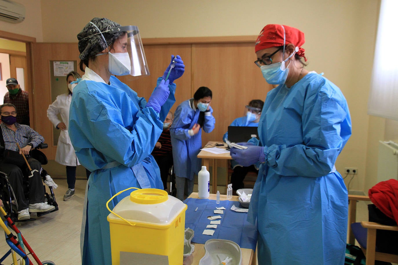 Vacunación en la residencia María Inmaculada de Carbonero el Mayor.