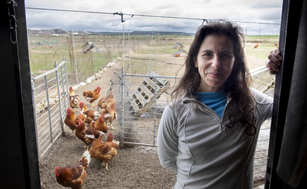 Marina Frutos de Diego, en su granja de Aldea de San Miguel.