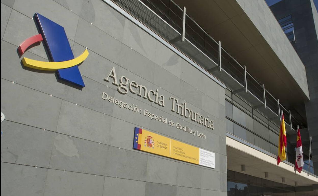 Fachada del edificio de la de la Delegación Especial de la Agencia Tributaria en Valladolid. 