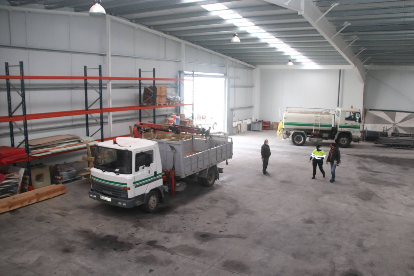 Interior de la nave de servicios que acogerá a los empleados de los servicios municipales. 