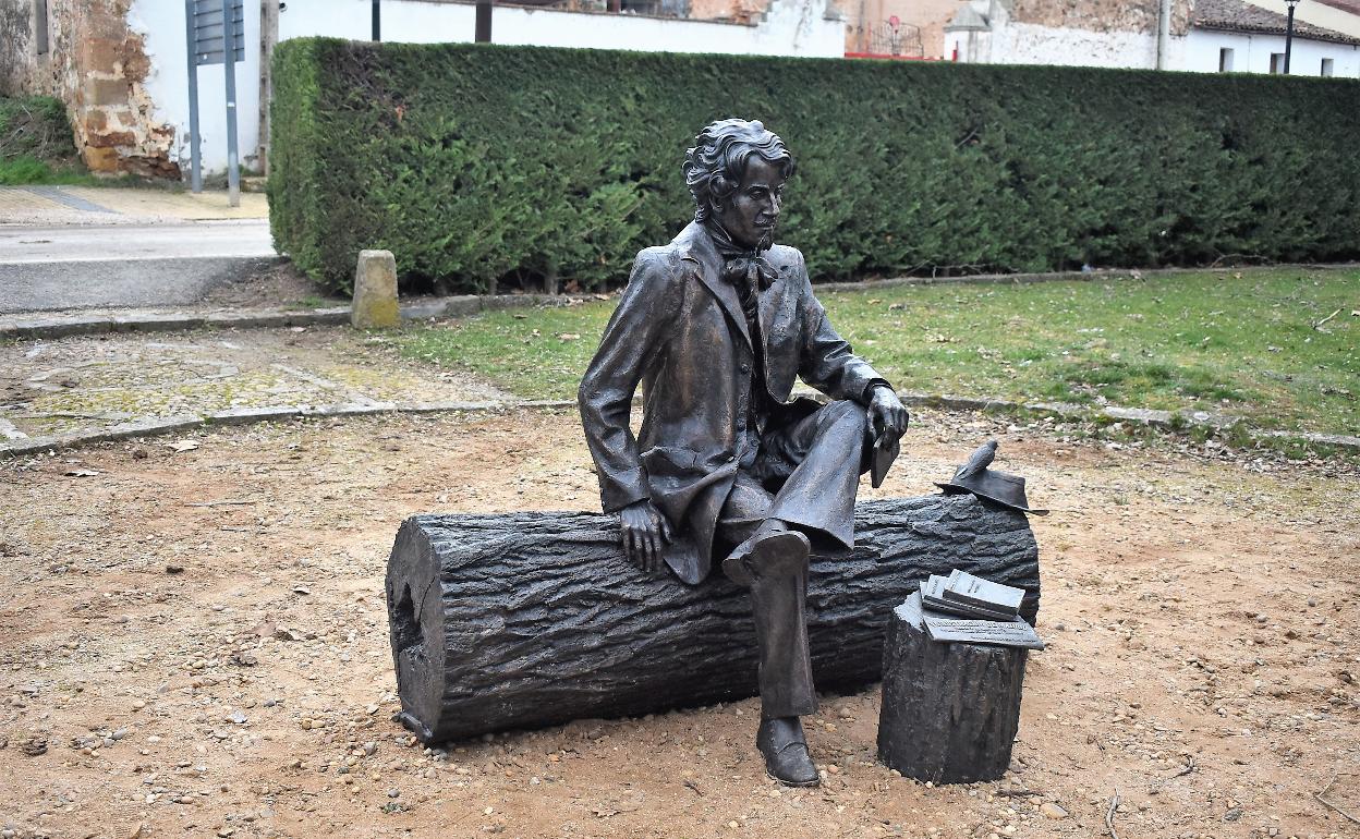 Estatua de Becquer en Soria