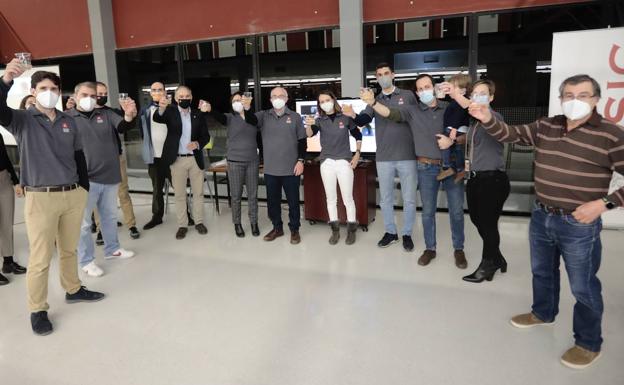 El equipo de la UVA celebra el éxito del 'Perseverance'. 