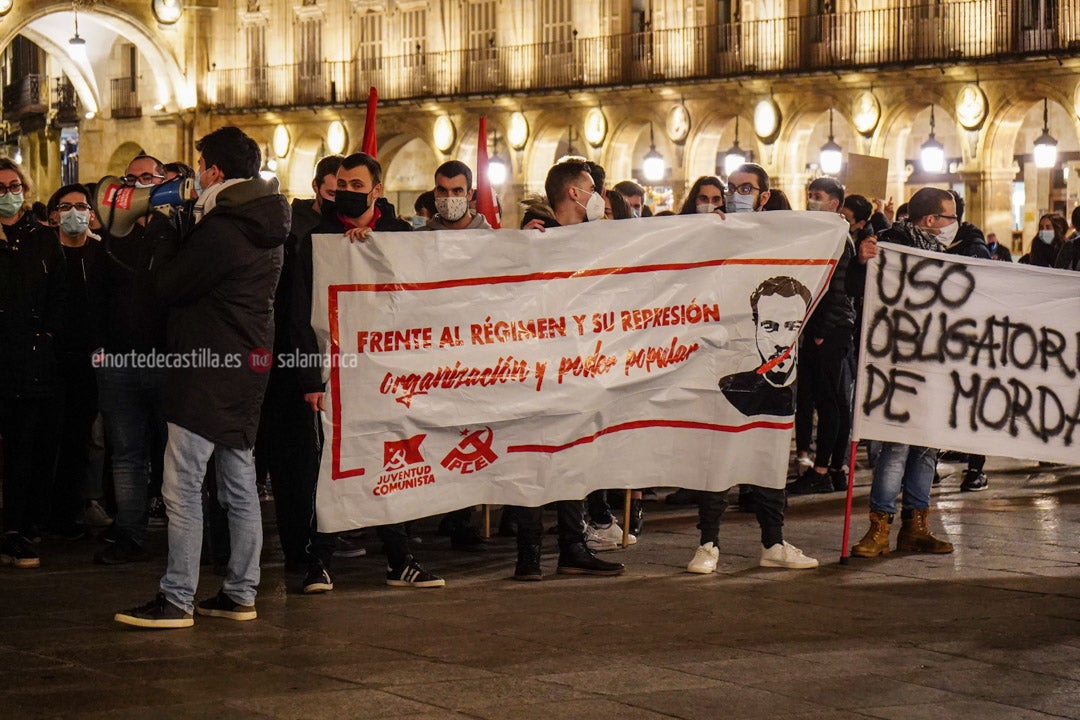 Fotos: 200 manifestantes reclaman libertad para el rapero Pablo Hasél en la Plaza Mayor