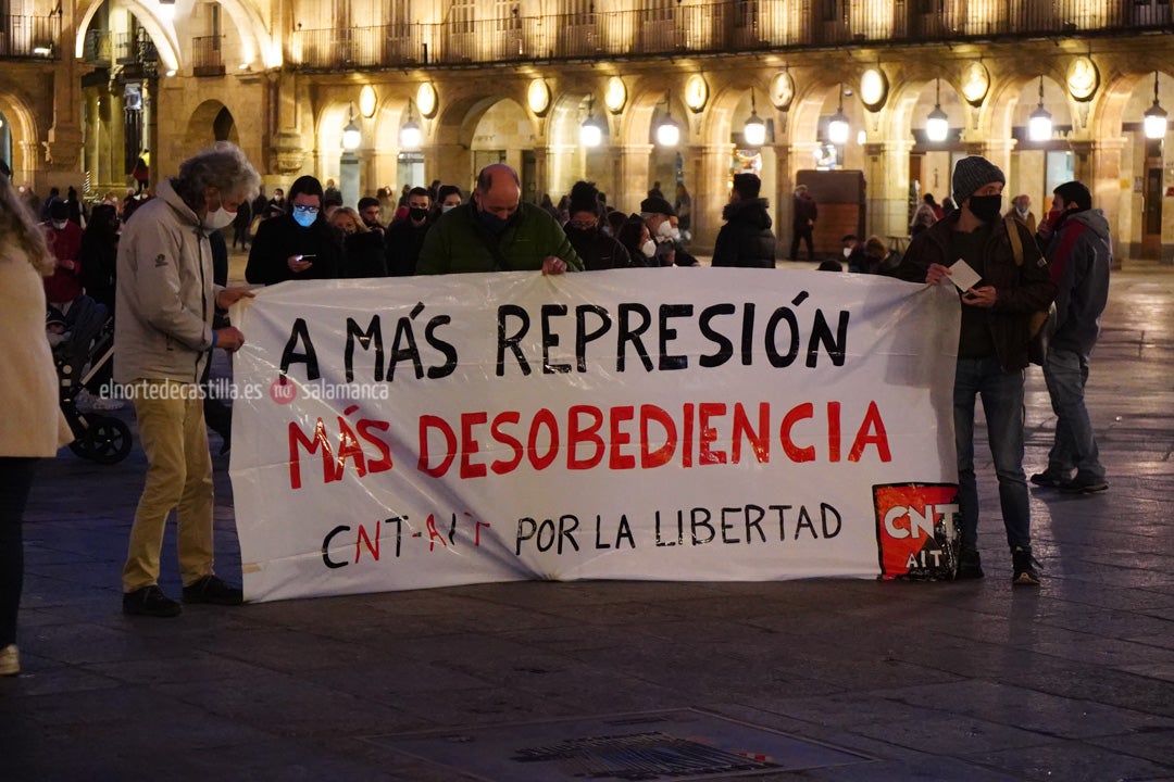 Fotos: 200 manifestantes reclaman libertad para el rapero Pablo Hasél en la Plaza Mayor