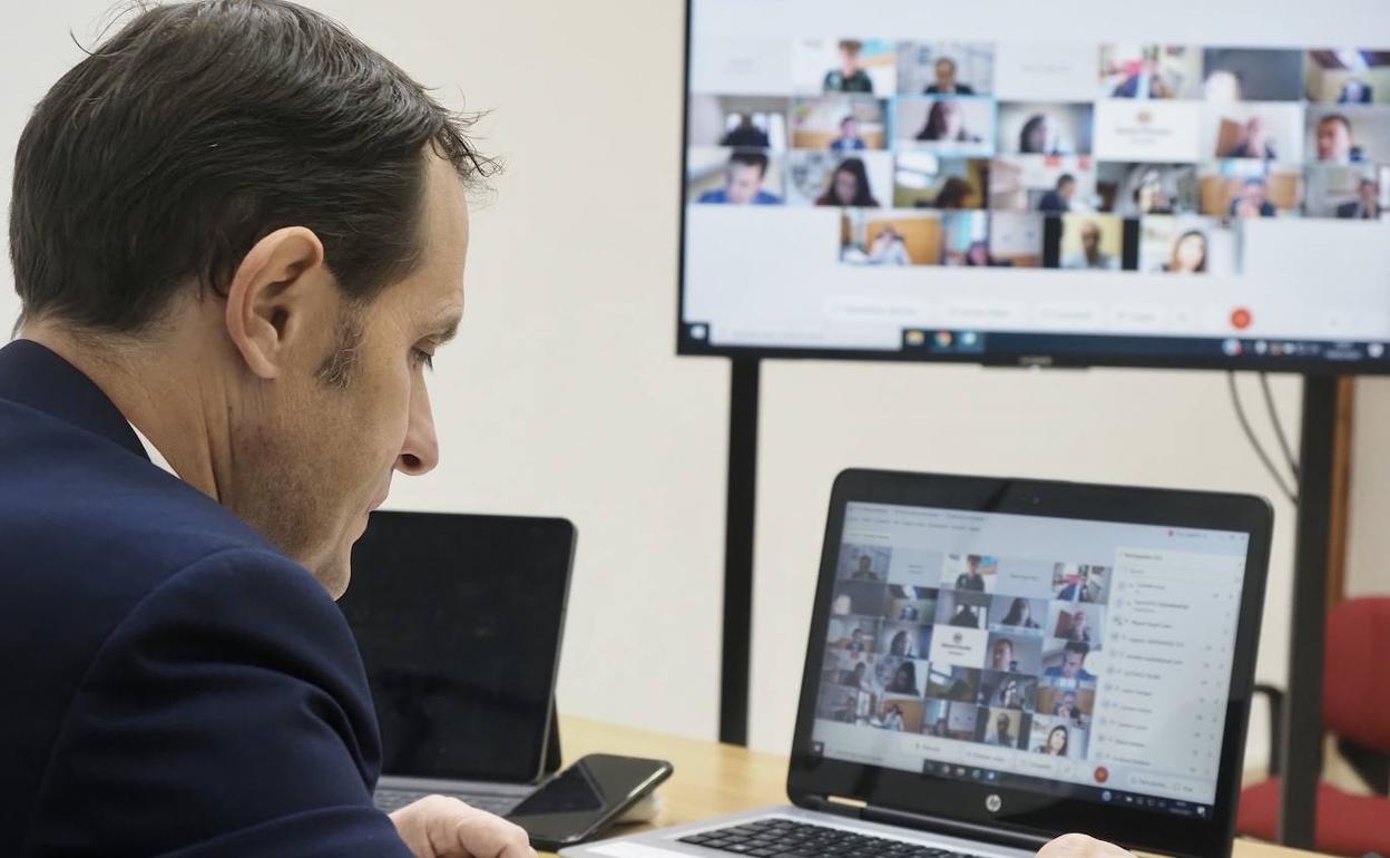 El presidente de la Diputación, durante el pleno telemático. 