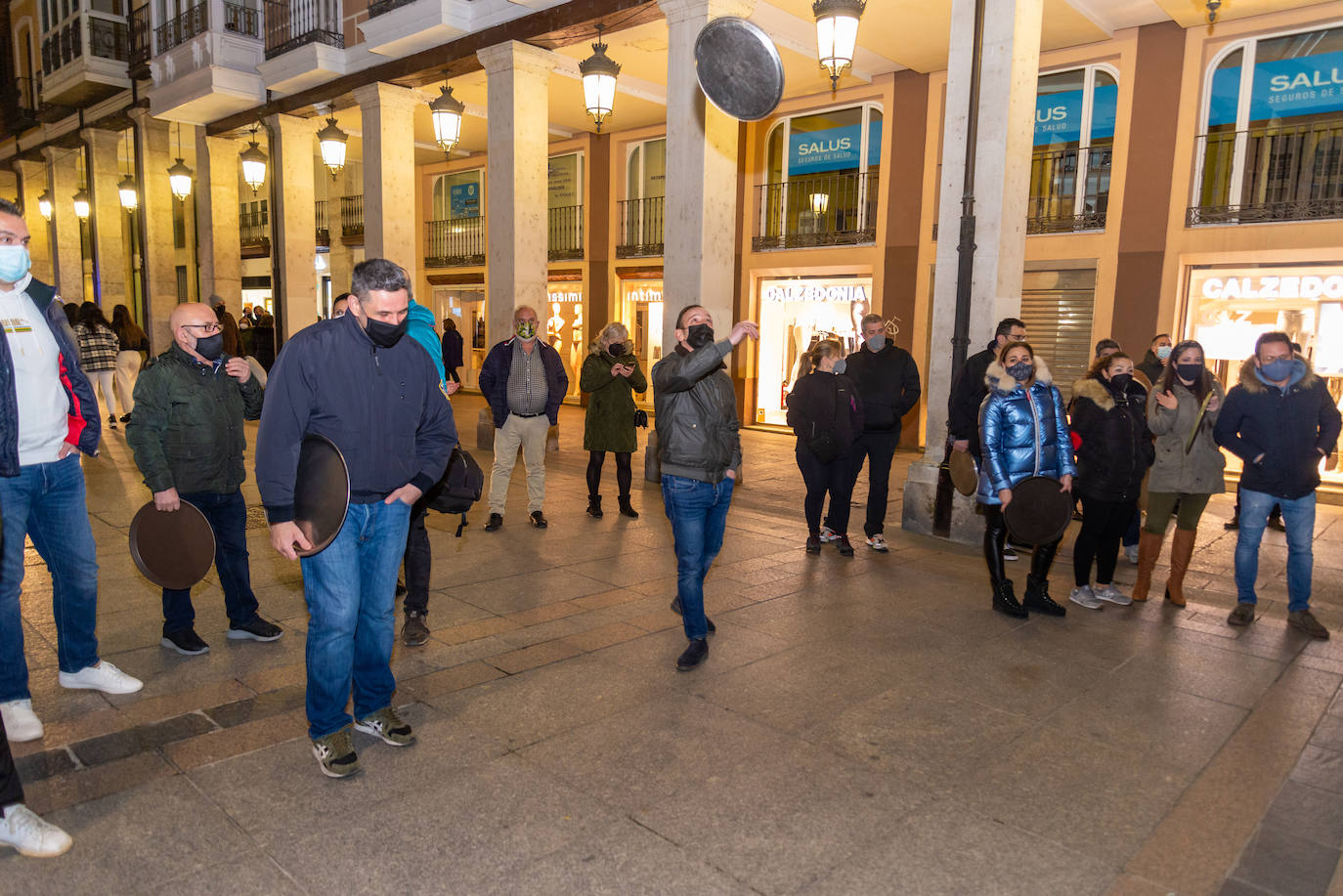 Fotos: Los hosteleros de Palencia protestan por las pérdidas de sus negocios