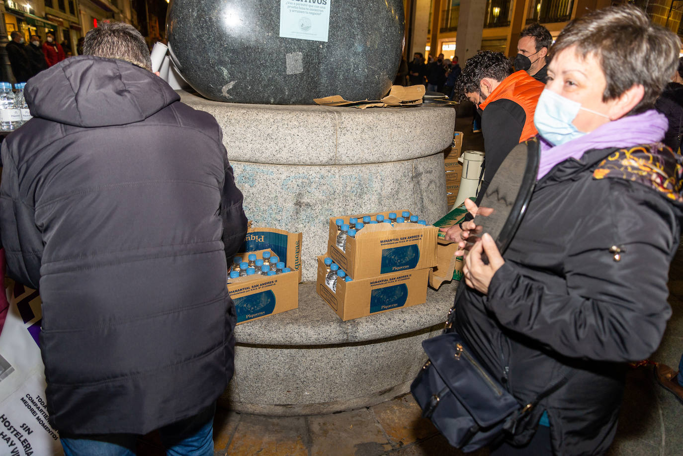 Fotos: Los hosteleros de Palencia protestan por las pérdidas de sus negocios