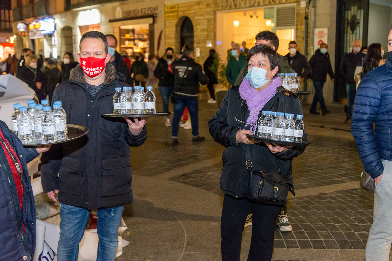 Fotos: Los hosteleros de Palencia protestan por las pérdidas de sus negocios