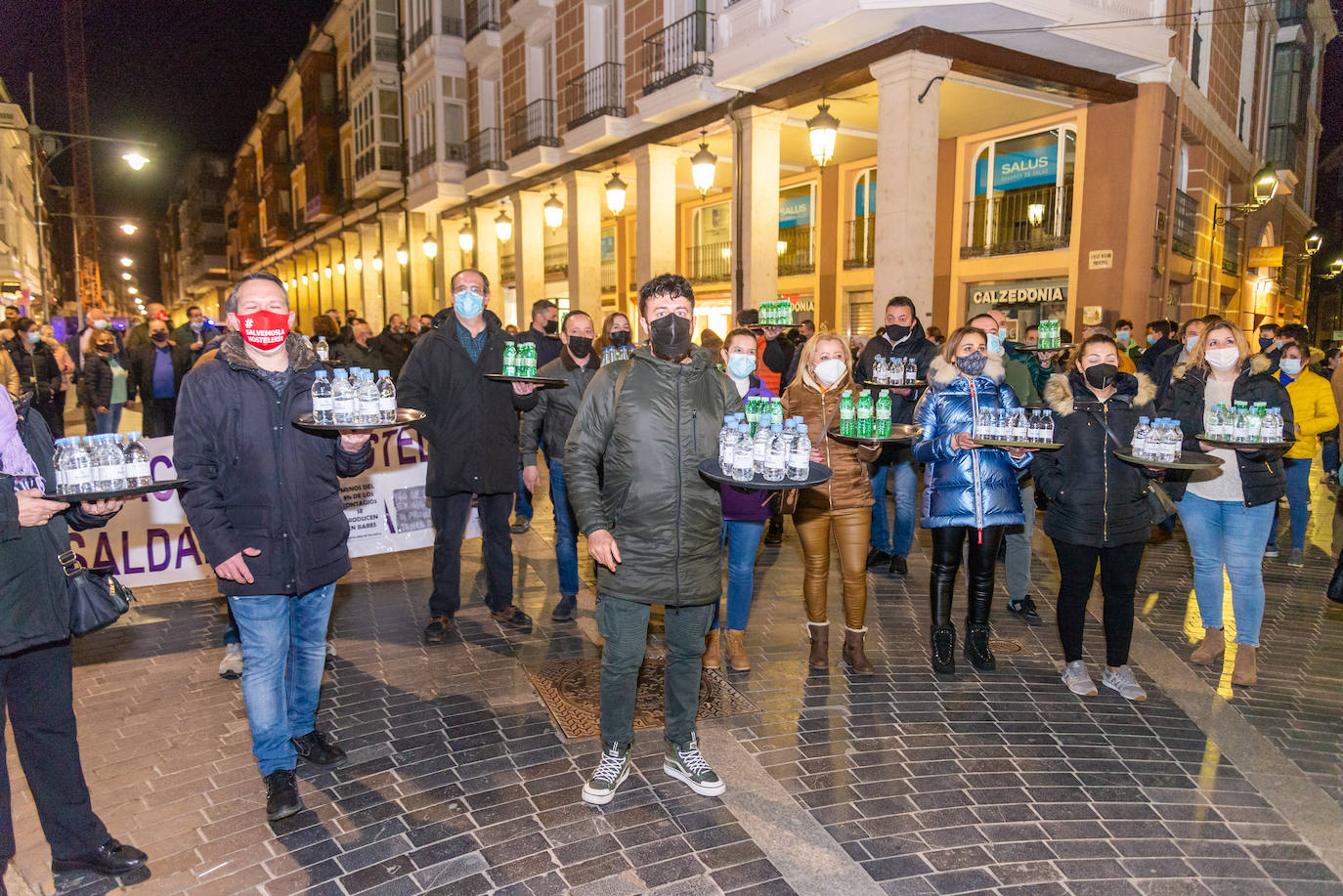 Fotos: Los hosteleros de Palencia protestan por las pérdidas de sus negocios
