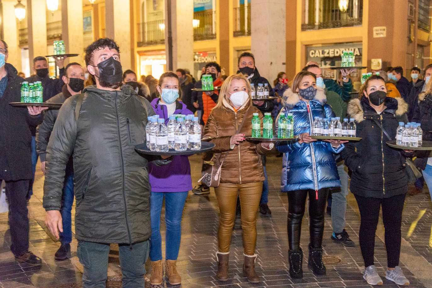Fotos: Los hosteleros de Palencia protestan por las pérdidas de sus negocios