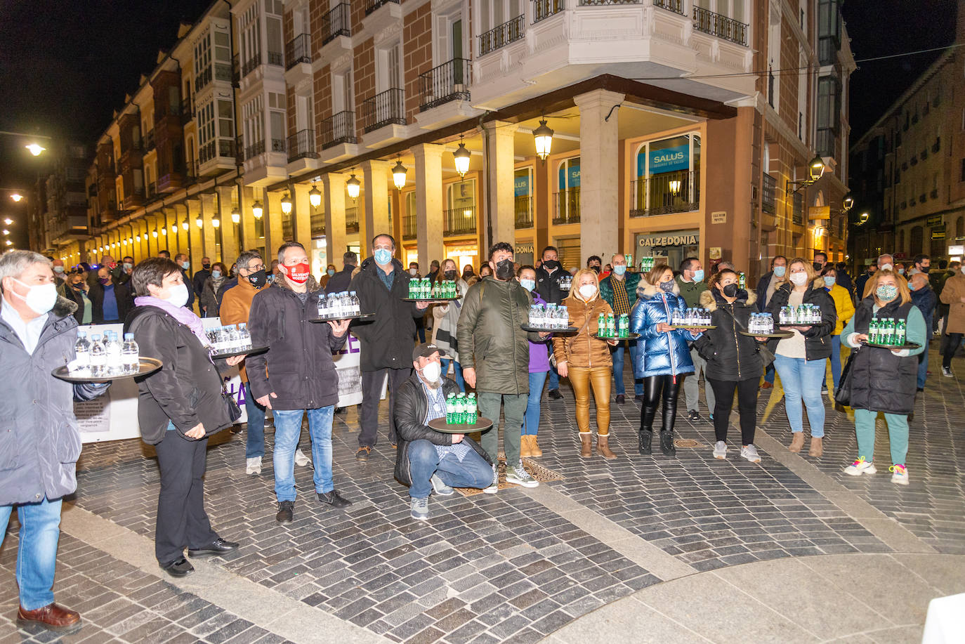 Fotos: Los hosteleros de Palencia protestan por las pérdidas de sus negocios