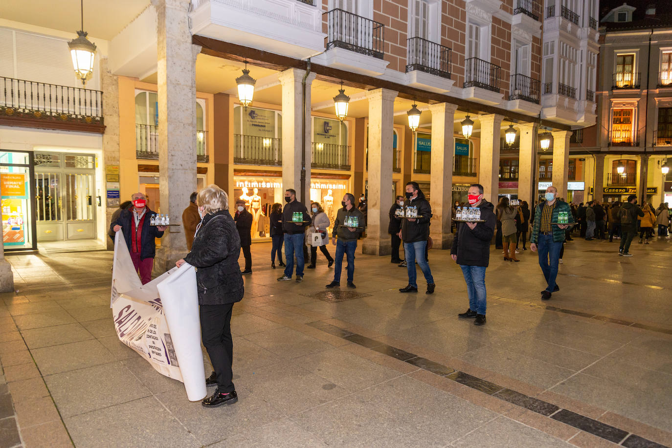 Fotos: Los hosteleros de Palencia protestan por las pérdidas de sus negocios