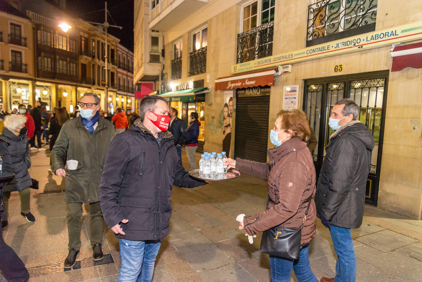 Fotos: Los hosteleros de Palencia protestan por las pérdidas de sus negocios
