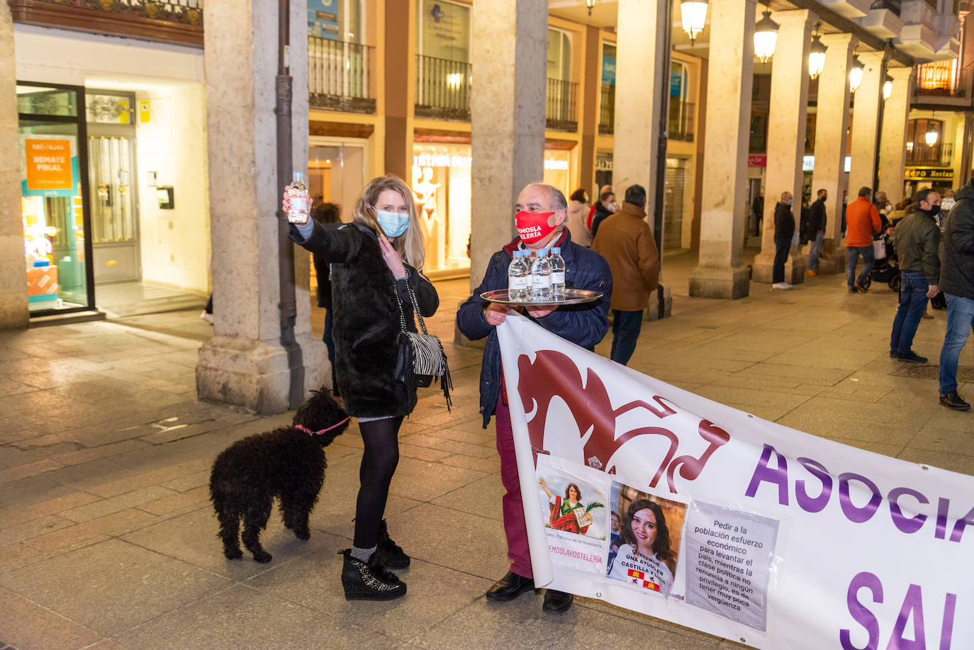 Fotos: Los hosteleros de Palencia protestan por las pérdidas de sus negocios