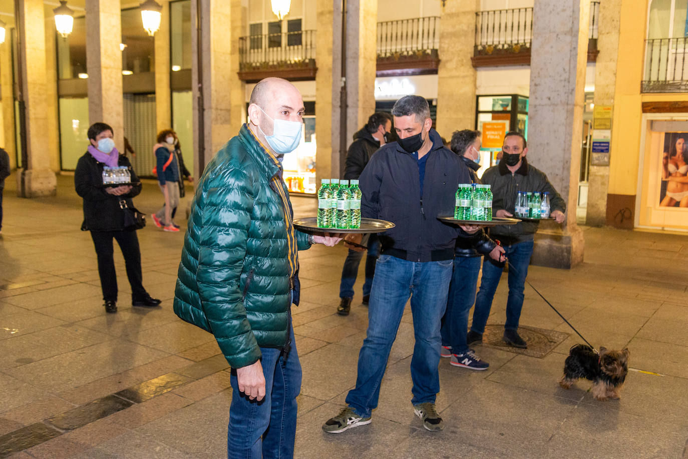 Fotos: Los hosteleros de Palencia protestan por las pérdidas de sus negocios