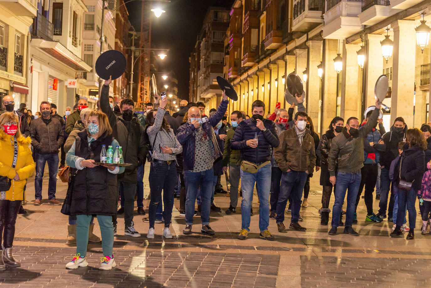 Fotos: Los hosteleros de Palencia protestan por las pérdidas de sus negocios