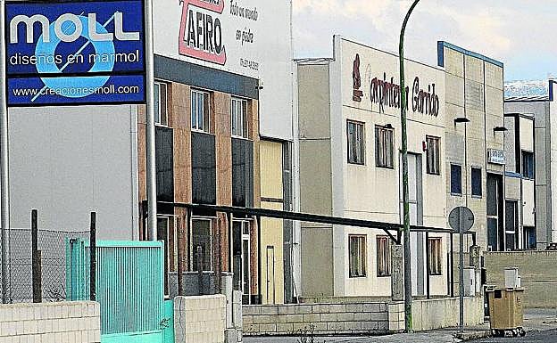 Calle del polígono de Valverde del Majano. 