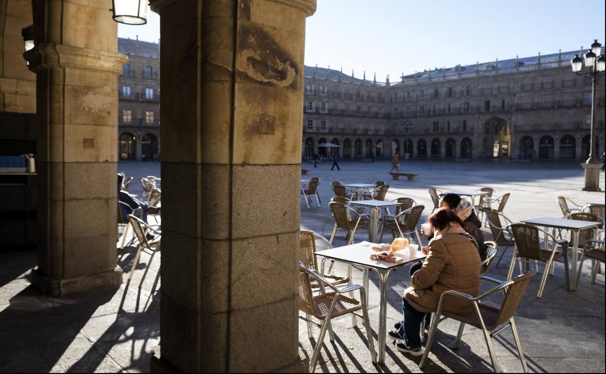 Terrazas abiertas en Salamanca tras el cierre del interior de la hostelería. 