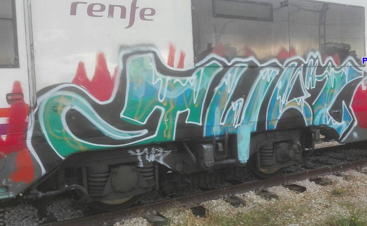 Vagón pintado por grafiteros. 