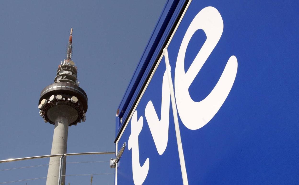 Vista de la torre 'El Pirulí', centro de comunicaciones de RTVE.