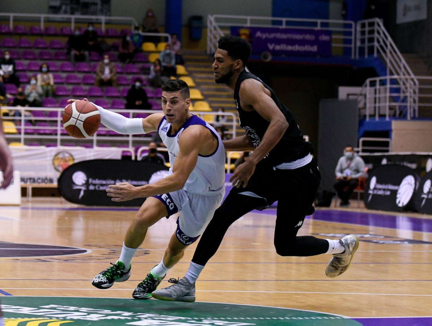 Imagen del partido entre pucelanos y palentinos en Pisuerga