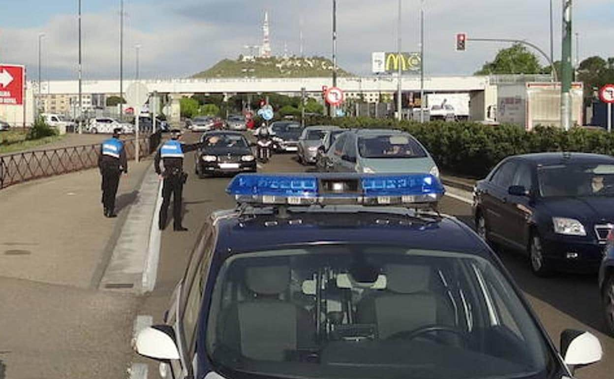 Imagen de archivo de una intervención policial en la rotonda de San Agustín.