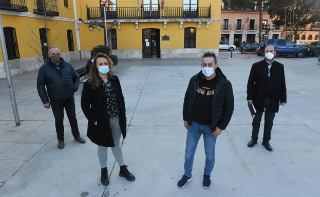Algunos de los trabajadores de los sectores afectados por la incertidumbre sobre la celebración de las fiestas.