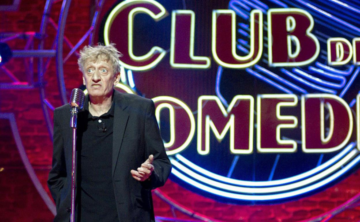 Quique San Francisco en uno de sus monólogos en 'El club de la comedia'. 