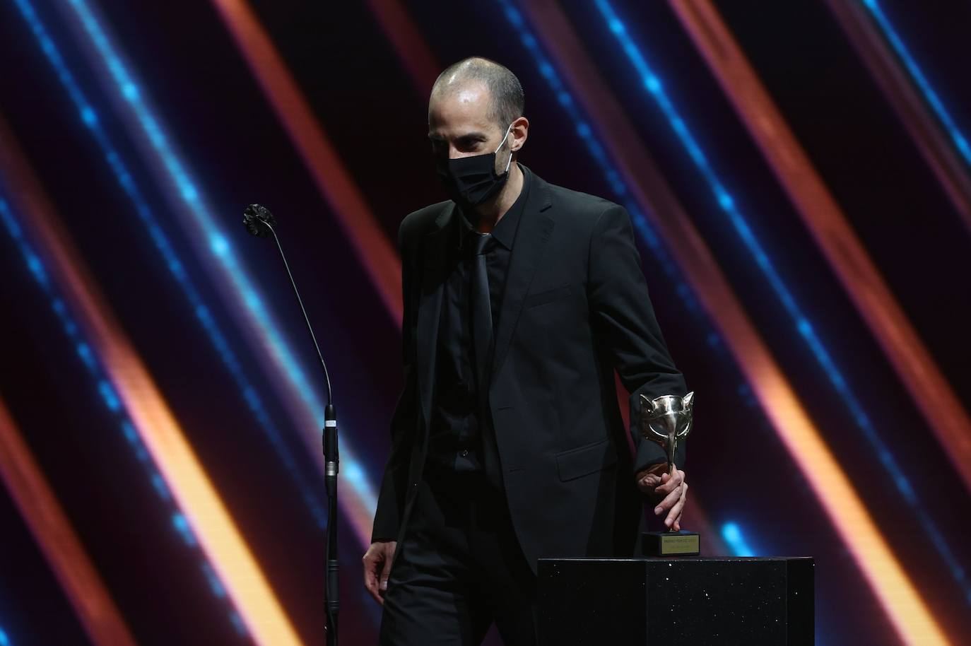El músico Koldo Uriarte recoge el Premio a la Mejor Música Original por 'Baby'.