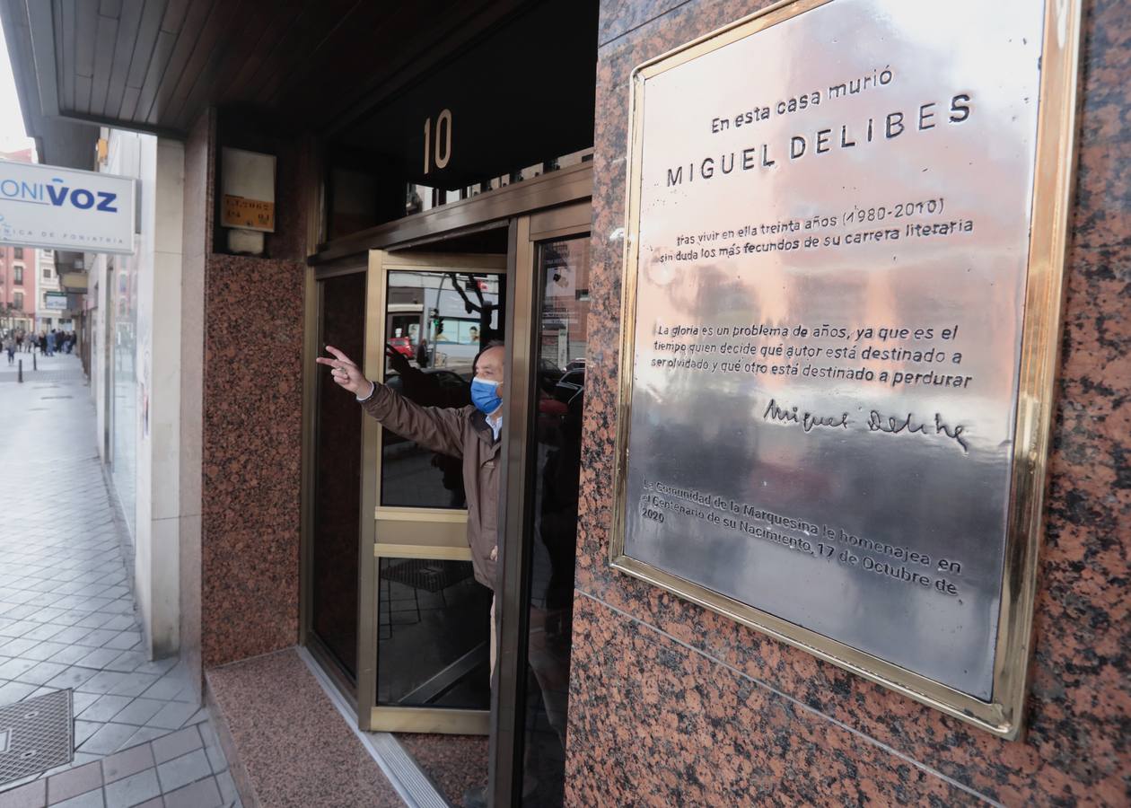 Fotos: Inauguración de la placa que recuerda a Miguel Delibes en su casa de Valladolid