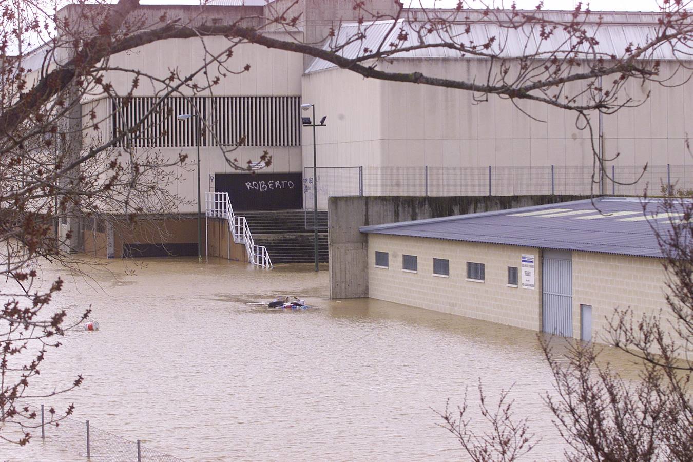 Las instalaciones del polideportivo Pisuerga quedaron anegadas por la crecida del río Pisuerga.