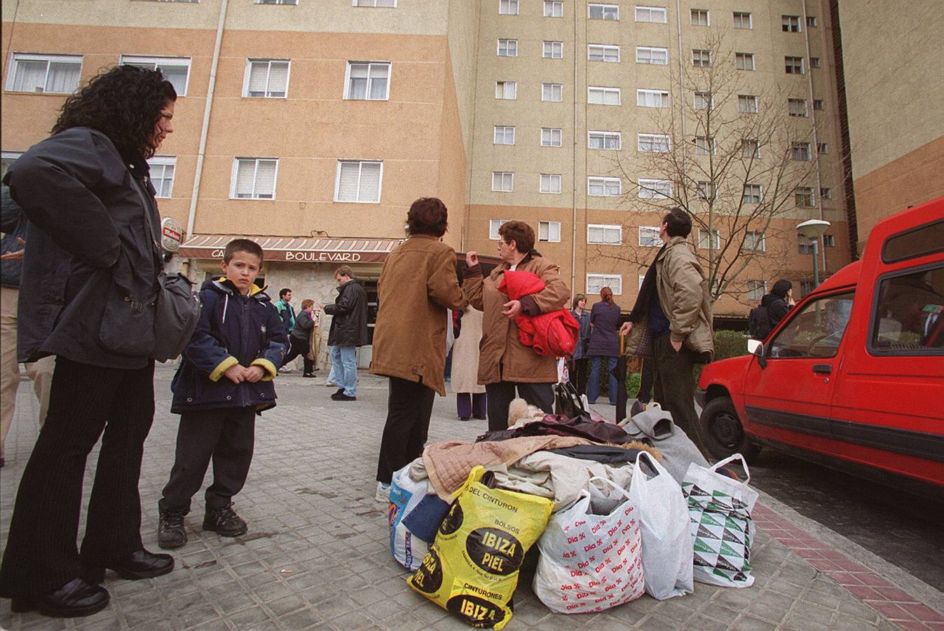 Los vecinos del edificio número 5 de la Calle Francisco Mendizábal tuvieron que desalojar sus viviendas como medida preventiva por el corrimiento de tierras a consecuencia de la crecida del río.