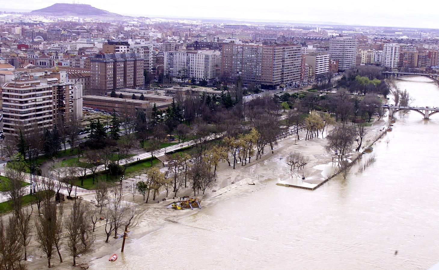 Aspecto que presentaba la playa de Las Moreras, dos días después de la espectacular crecida del río.