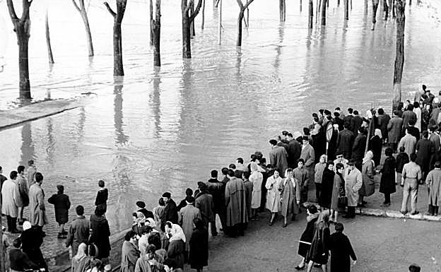 Galería. 1962: la mayor crecida del Pisuerga en el siglo XX en Valladolid.