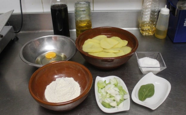 Imagen principal - La receta del día: patatas panaderas con chipirones