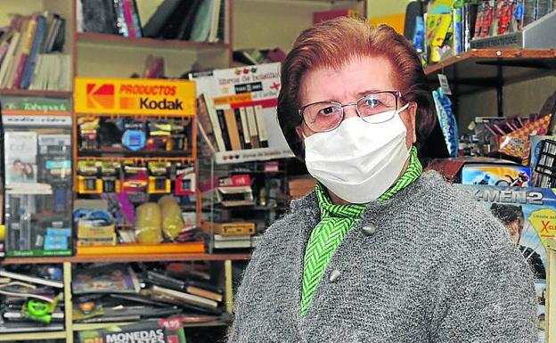 Esperanza Hernández: al pie de un mostrador durante 53 años