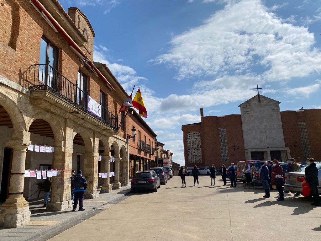 Concentración en Mayorga en la plaza España, frente al Ayuntamiento.