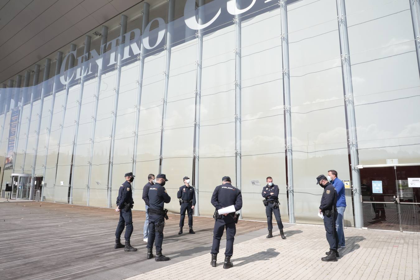 Fotos: El centro Miguel Delibes de Valladolid acoge la vacunación de más de 1.400 agentes de la Policía y Guardia Civil